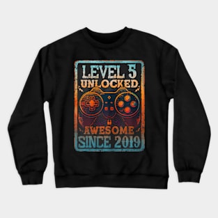 Level 5 Unlocked 5 Year Old 5Th Birthday Gamer Boys Kids Crewneck Sweatshirt